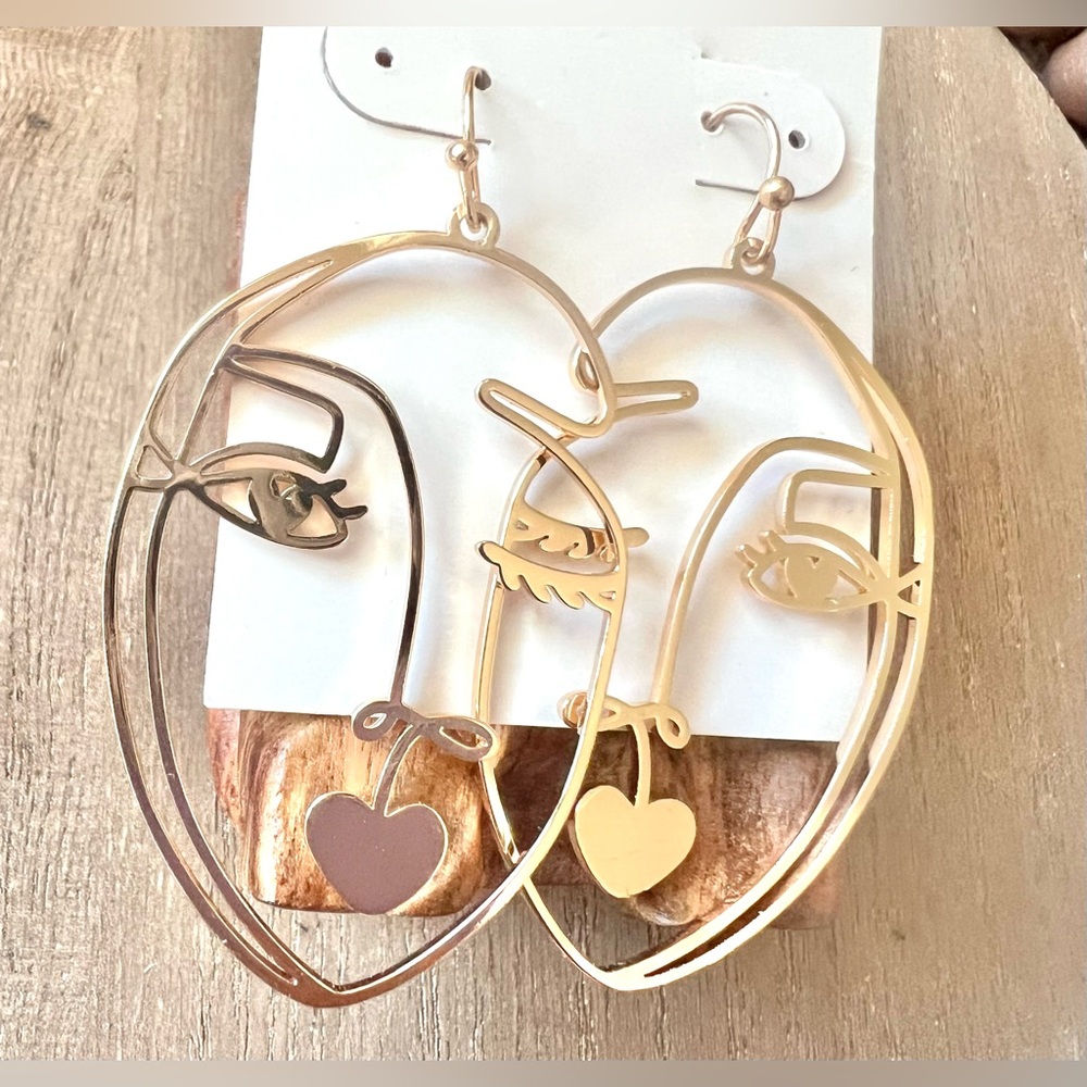 Francesca's Morgan Outlined Face Drop Heart Gold Pierced Earrings NWT - Picture 3 of 3